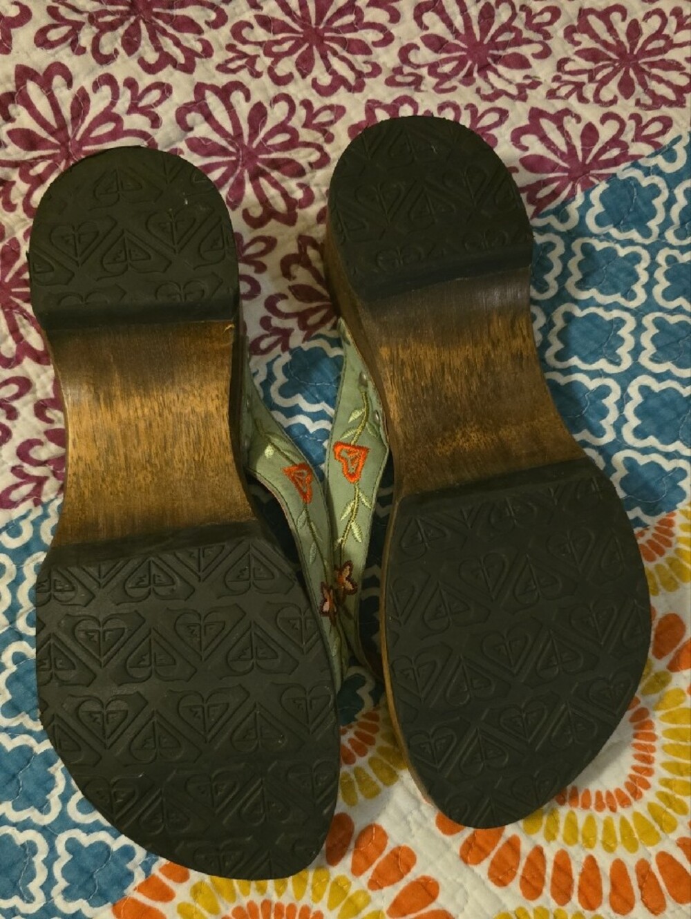 Roxy Olive Green Embroidered Floral Wedge Sandals - Picture 2 of 4